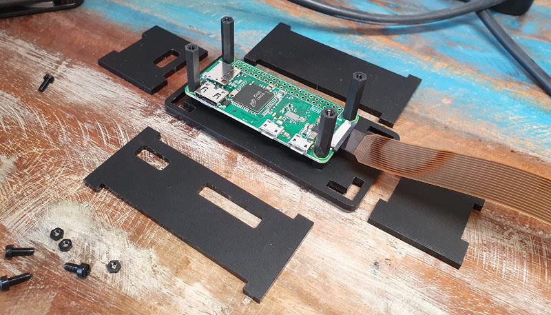 1591856702 225 Instructions dassemblage du boitier de lappareil photo Raspberry Pi Zero