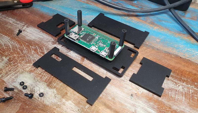 1591856702 744 Instructions dassemblage du boitier de lappareil photo Raspberry Pi Zero