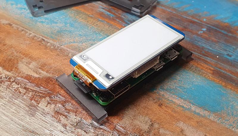 1591856913 115 Pi Zero Case for Waveshare 213 Instructions dassemblage de lecran