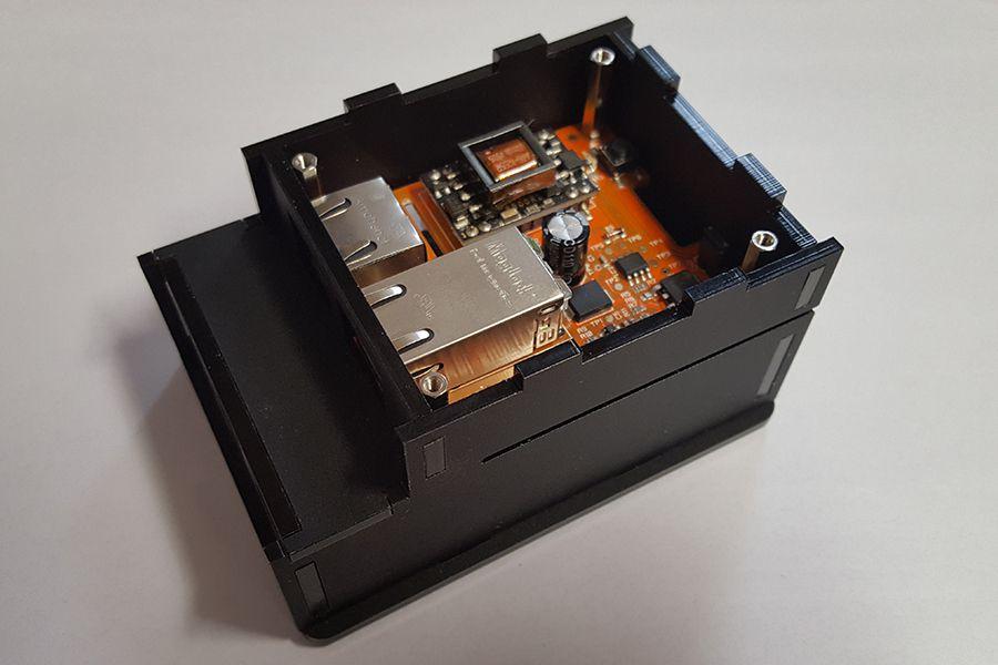 1592371808 104 Assemblage du boitier HAT du commutateur PoE