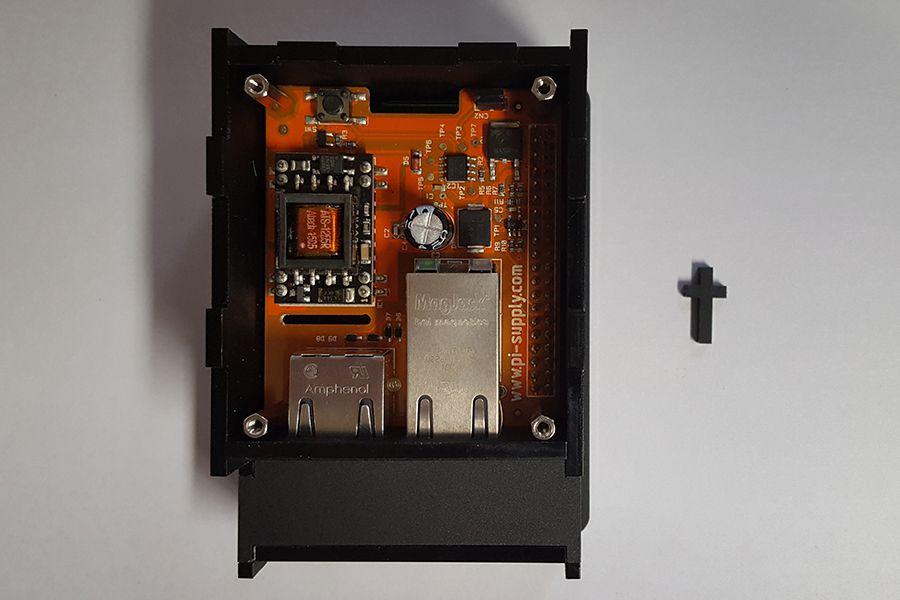 1592371809 845 Assemblage du boitier HAT du commutateur PoE