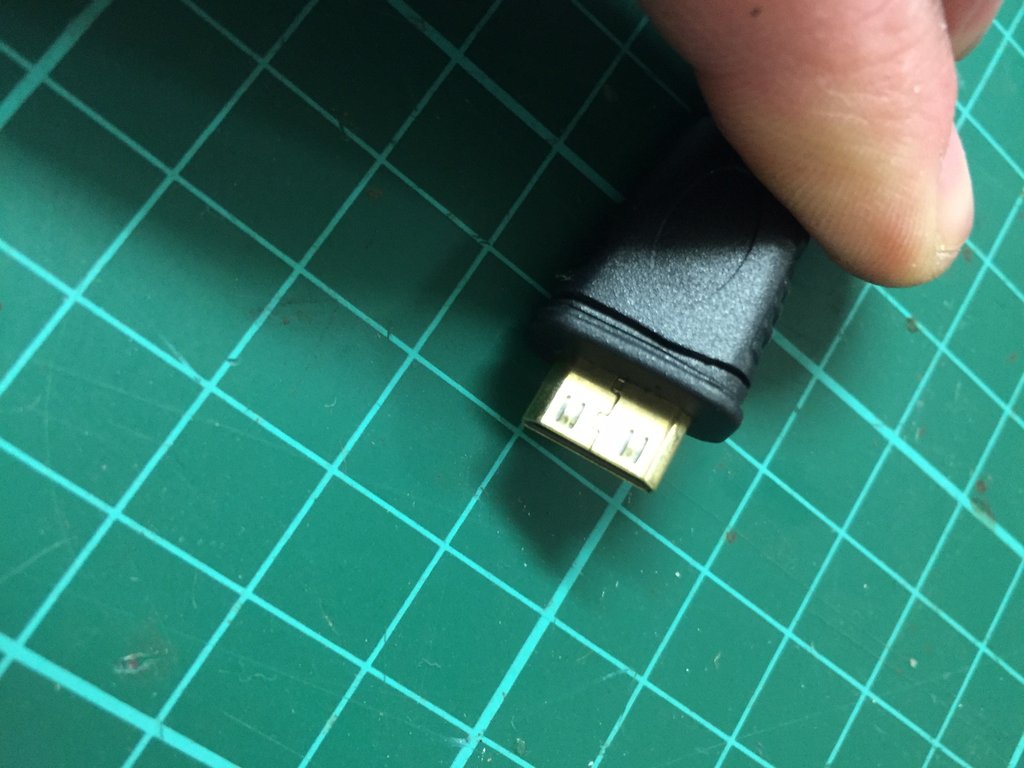 1593199807 894 Aider les cables mini HDMI a sadapter a letui officiel Pi