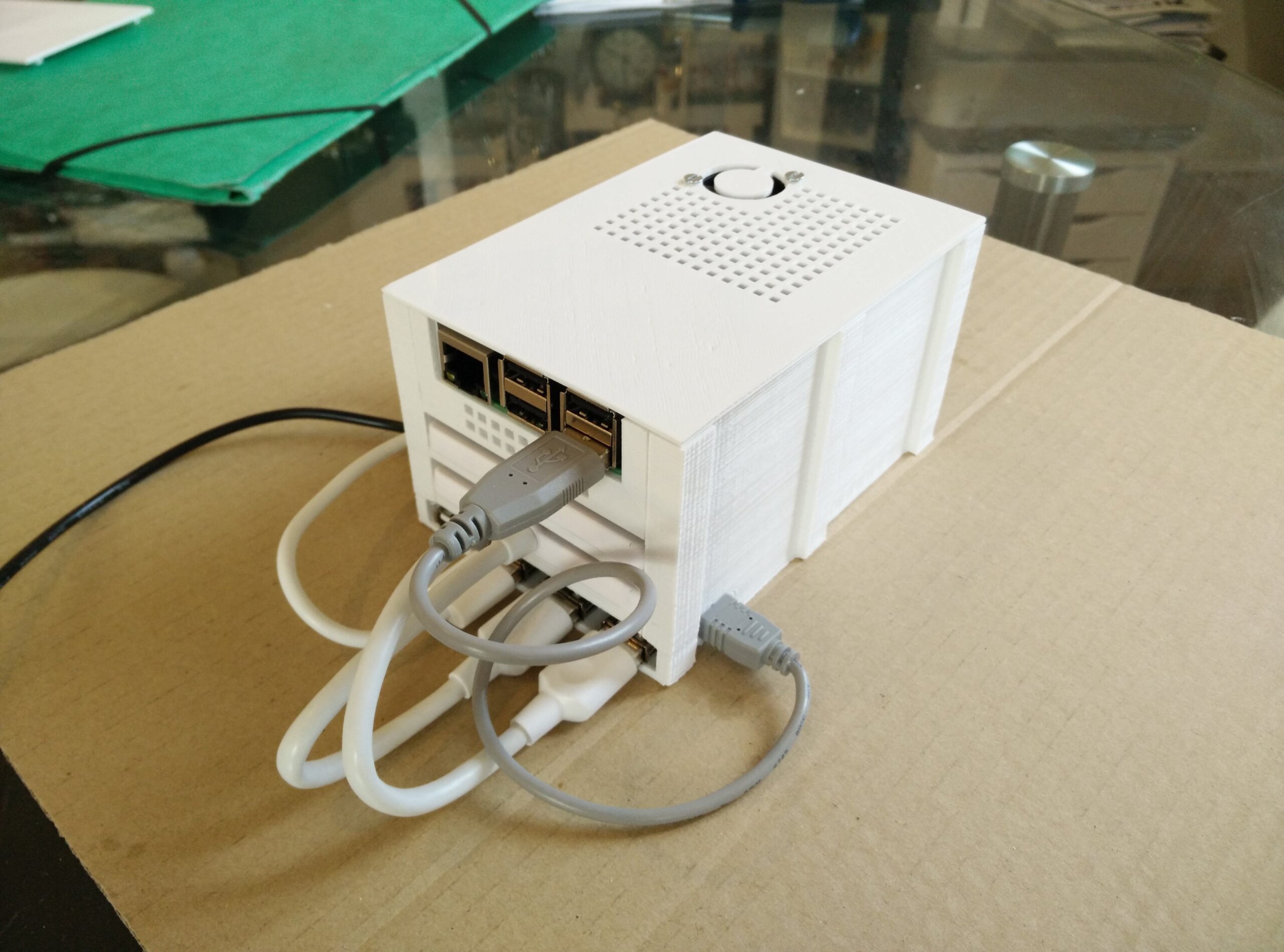 Boitier imprime en 3D pour un Raspberry Pi et deux scaled