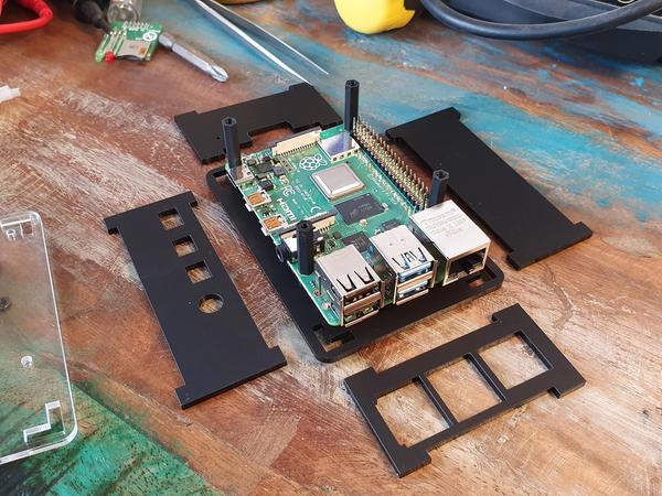 Guide de montage du boitier Raspberry Pi 4 avec ventilateur