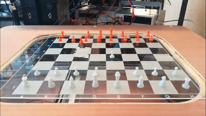 Jouez a Ghost Chess avec cette carte interactive alimentee par