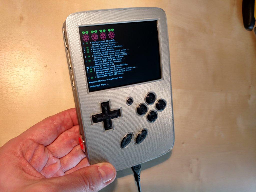 La machine de jeu rétro est imprimée en 3D avec un Raspberry Pi à l'intérieur