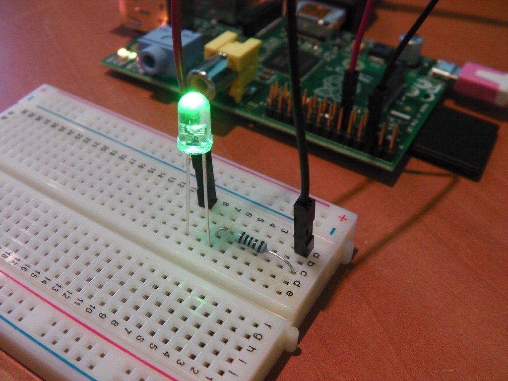 Tutoriel LED clignotante a laide de la sortie GPIO.jpgv1561452942