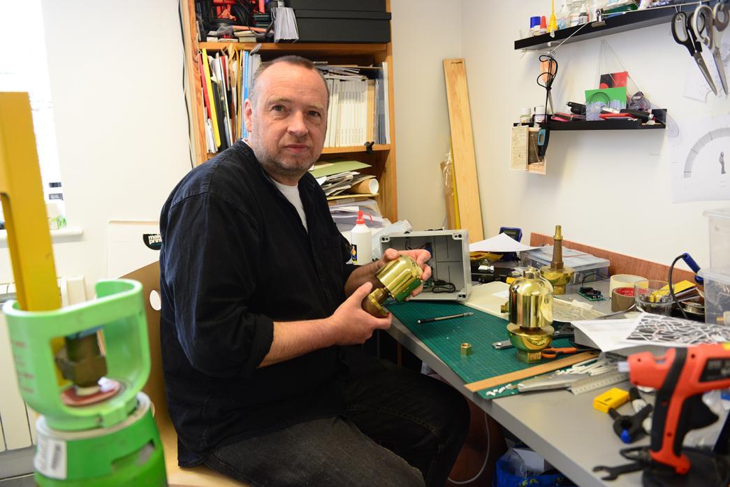 Un artiste de Teeside apporte des sifflets a vapeur a