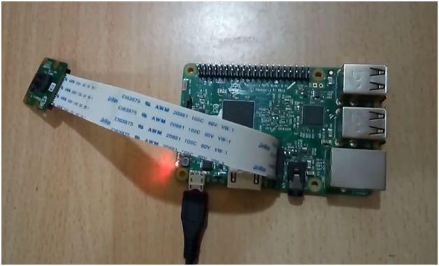 Une caméra de sécurité à détection de mouvement simple utilise un Raspberry Pi et un module de caméra