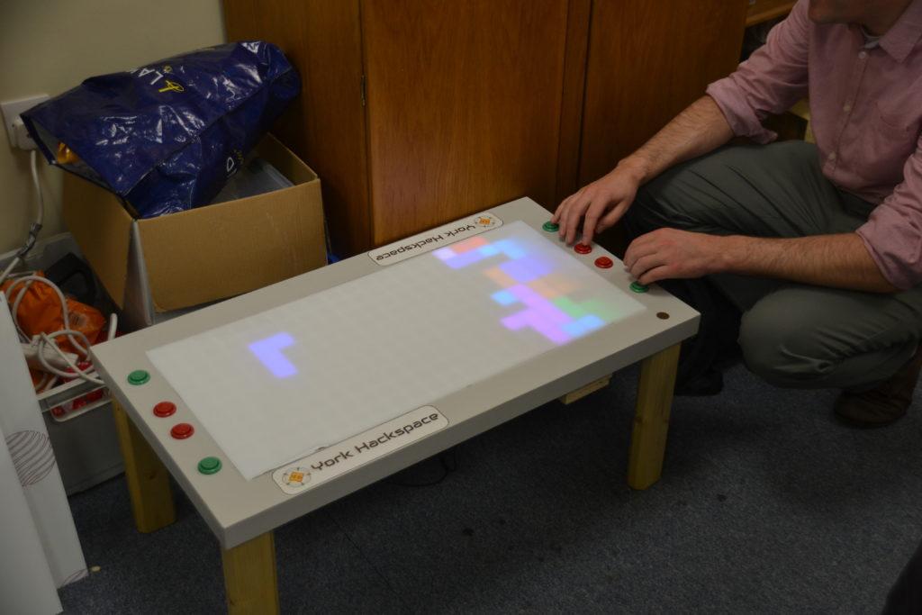 Le jeu de table Tetris de York utilise un Raspberry Pi 2 pour une qualité de jeu rétro 1 Le jeu de table Tetris de York utilise un Raspberry Pi 2 pour une qualité de jeu rétro