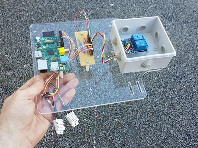 Extraction de l'humidité de la salle de bain contrôlée par un Raspberry Pi