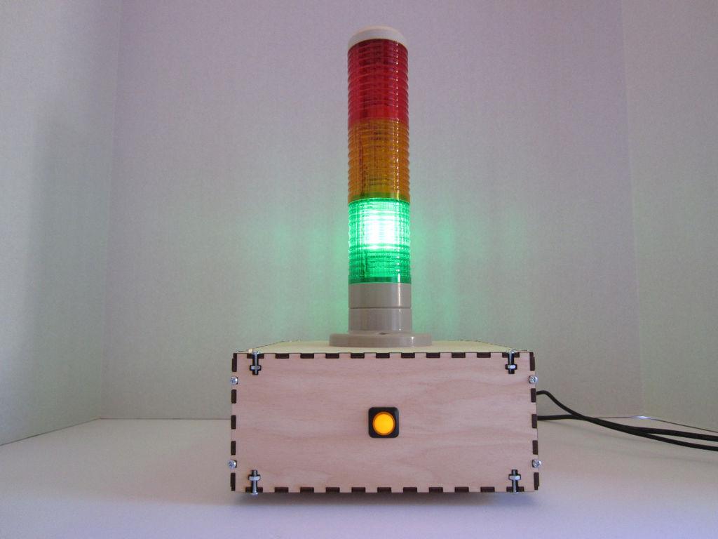 Le moniteur Internet Raspberry Pi dispose d'une tour d'éclairage Biiiiiiig