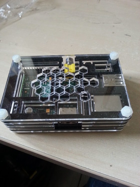 1605179013 457 Examen du boitier en acrylique pour le RaspberryPi