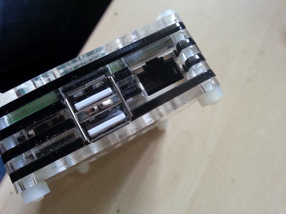 Examen du boîtier en acrylique pour le #RaspberryPi