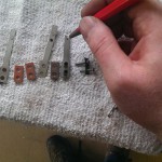 Démontage et nettoyage avec une brosse en fibre de verre.