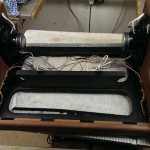 Coller et visser les côtés avec les 6x9 et les boutons poussoirs en place