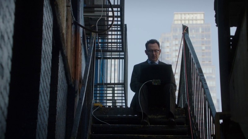 Pi dans une émission télévisée sur la personne d'intérêt