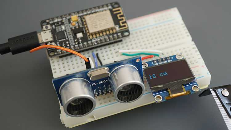Capteur à ultrasons ESP8266 NodeMCU HC-SR04 avec Arduino IDE 11 Carte ESP8266 NodeMCU Module de capteur à ultrasons HC-SR04 Pièces Arduino OLED requises