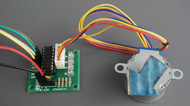 Moteur pas à pas ESP32 (pilote 28BYJ-48 et ULN2003) 5 28BYJ-48 connecté au module ULN2003 Motor Driver 01