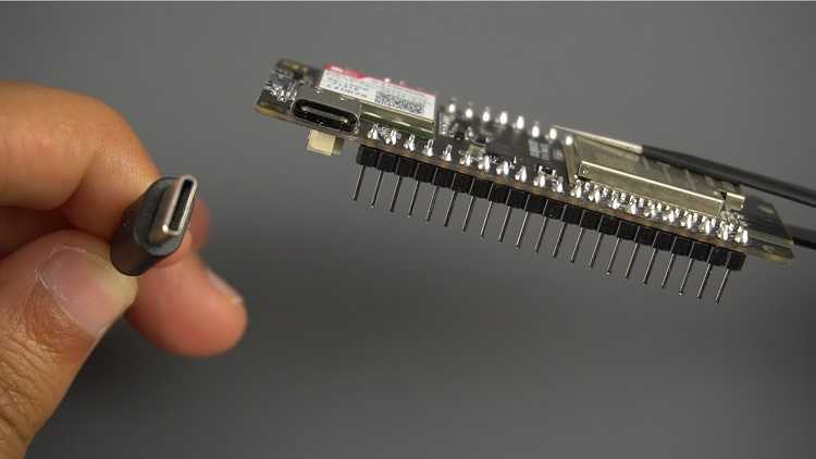 Connectez ESP32 SIM800L au courtier Cloud MQTT 4 Câble USB-C ESP32 SIM800L Board pour le chargement et les données