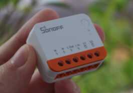 Le commutateur intelligent WiFi SONOFF MINI Extreme (MINIR4) ESP32 peut s'adapter à la plupart des boîtiers de gang 32 Le commutateur intelligent WiFi SONOFF MINI Extreme (MINIR4) ESP32 peut s'adapter à la plupart des boîtiers de gang