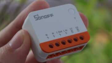 Le commutateur intelligent WiFi SONOFF MINI Extreme (MINIR4) ESP32 peut s'adapter à la plupart des boîtiers de gang