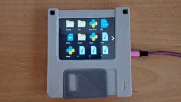 La clé USB Floppy intègre l'affichage Adafruit PyPortal basé sur Microchip SAMD51 MCU