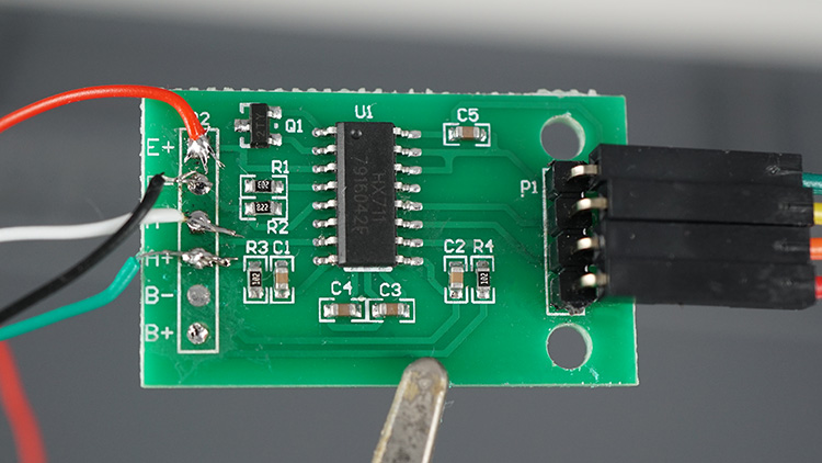 ESP8266 NodeMCU avec cellule de charge et amplificateur HX711 (balance numérique) 6 Amplificateur HX711 soudé