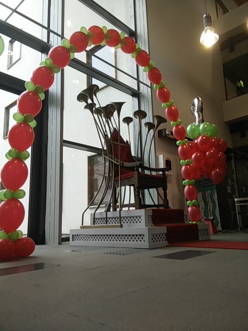 L'histoire du Raspberry Pi Big Birthday Weekend - Raspberry Pi Pod et base micro:bit 2 vide_throne