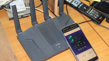 Examen du routeur WiFi 6 GL.iNet GL-MT6000 "Flint 2" - Partie 1 : Déballage, démontage et premier essai