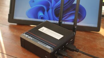 Examen du mini PC N100 sans ventilateur MINIX NEO Z100-0dB - Partie 1 : Déballage, démontage et premier démarrage