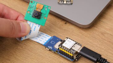 Le module Grove Vision AI V2 à 16 $ comprend le microcontrôleur AI WiseEye2 HX6538 Arm Cortex-M55 et Ethos-U55