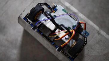 EVN Alpha est un contrôleur robotique compatible LEGO construit autour du MCU Raspberry Pi RP2040 (financement participatif)