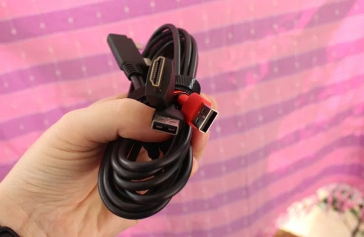 Câble 3 en 2 : USB-C vers HDMI + câble USB Câble 3 en 2 : USB-C vers HDMI + câble USB