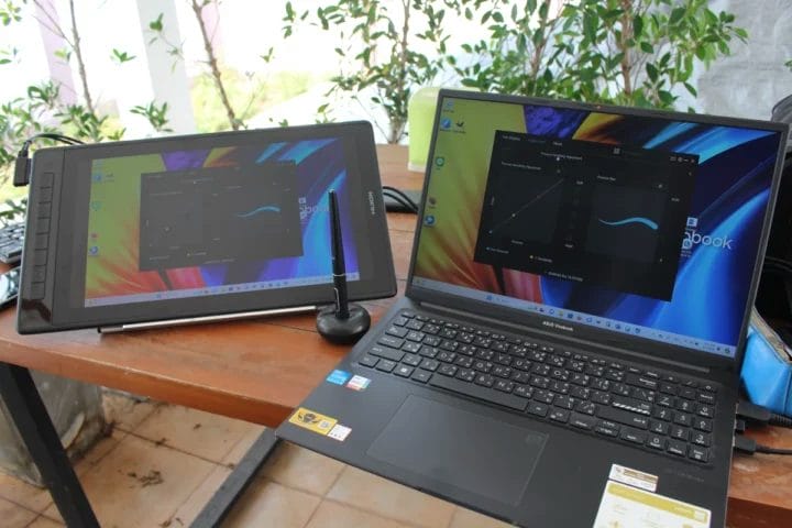 Connexion par câble Kamvas Pro16 2,5K 3-en-2 à un ordinateur portable Connexion par câble Kamvas Pro16 2,5K 3-en-2 à un ordinateur portable