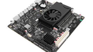 La carte mère CWWK NAS mini-ITX comprend six connecteurs SATA et trois ports Ethernet 2,5 Gbit/s