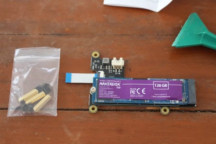 Installation du SSD NVMe GEEKWORM X1001 Installation du SSD NVMe GEEKWORM X1001