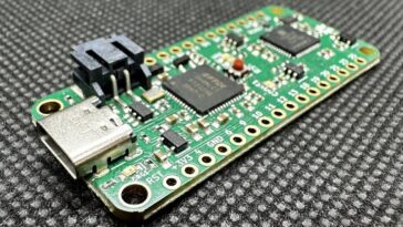 La carte IcyBlue Feather V2 comprend un FPGA Lattice Semi iCE5LP4K au format Adafruit Feather