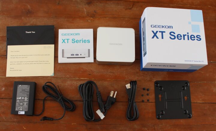 Accessoires de déballage du mini PC GEEKOM XT12 Pro