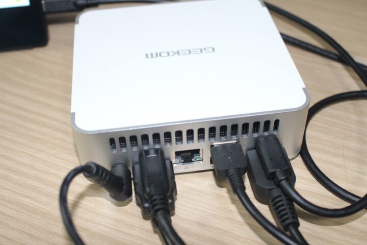 GEEKOM XT12 Pro deux ports HDMI, deux ports USB DisplayPort GEEKOM XT12 Pro deux HDMI, deux DisplayPort USB