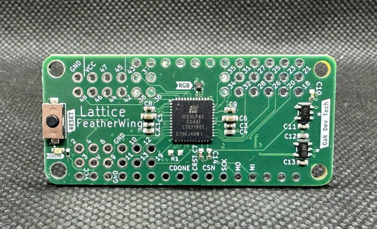 Lattice FeatherWing - Une carte FPGA complémentaire alimentée par iCE40 pour Adafruit Feather 1 Lattice FeatherWing An iCE40 Powered Add On Board for Adafruit Feather