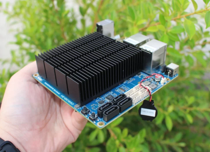 ODROID-H4+ avec quatre ports SATA