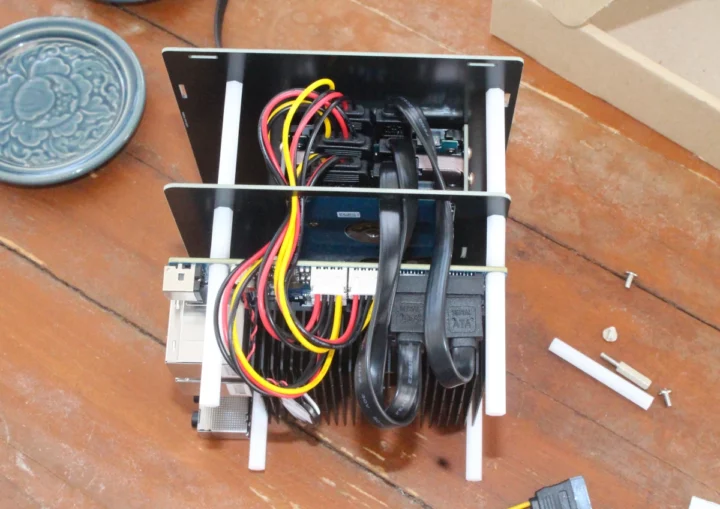 Installation du câble d'alimentation de données SATA Boîtier H4 Type 3