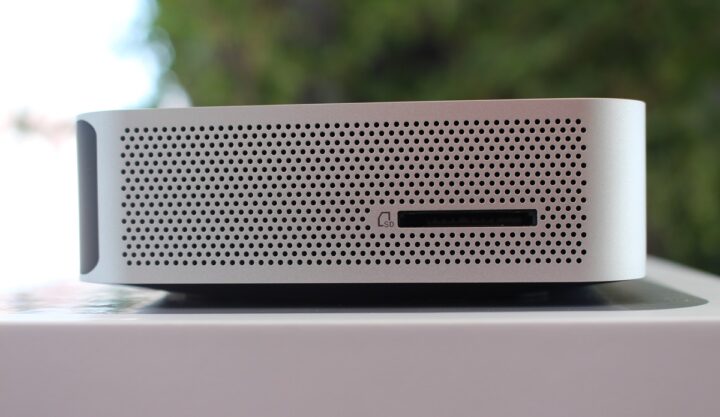 Trous de ventilation pour mini PC Lecteur de carte SD pleine taille