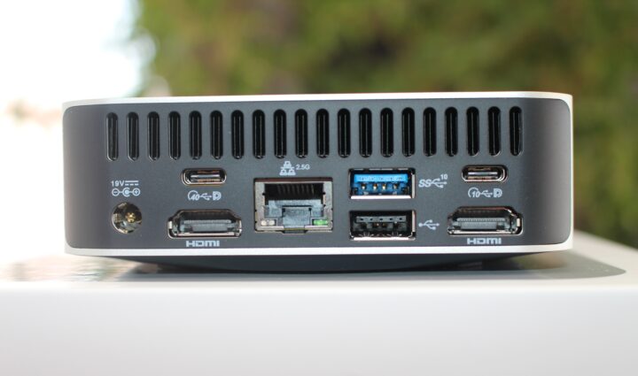 Panneau arrière du mini PC GEEKOM A8