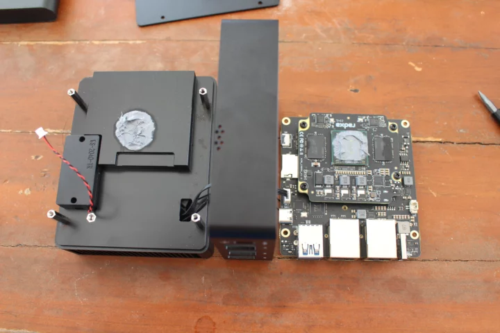 Démontage de la boîte à air Radxa Fogwise