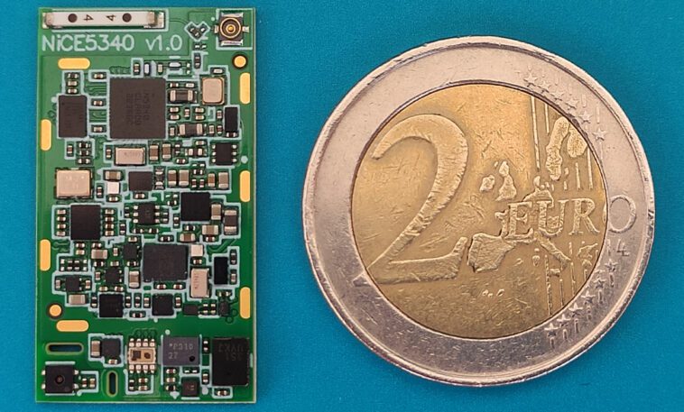 Le SoM NiCE5340 regroupe le MCU Nordic nRF5340, le FPGA Lattice iCE40 et 11 capteurs dans un minuscule facteur de forme de 29 x 16 mm. 1 NiCE5340 SoM with nRF5340 SoC and iCE40 FPGA