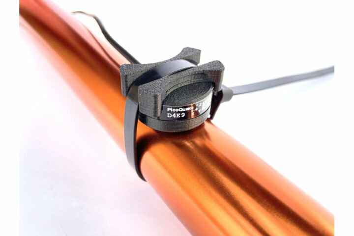 picoquake attaché picoquake attaché