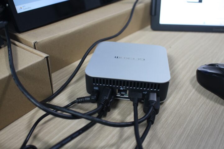 Mini PC double HDMI 2.0 double ports d'affichage USB4 Type C Mini PC double HDMI 2.0 double ports d'affichage USB4 Type C