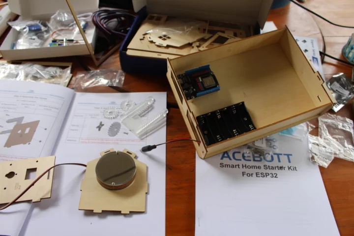 Kit de démarrage ACEBOTT Smart Home pour assemblage ESP32 Kit de démarrage ACEBOTT Smart Home pour assemblage ESP32